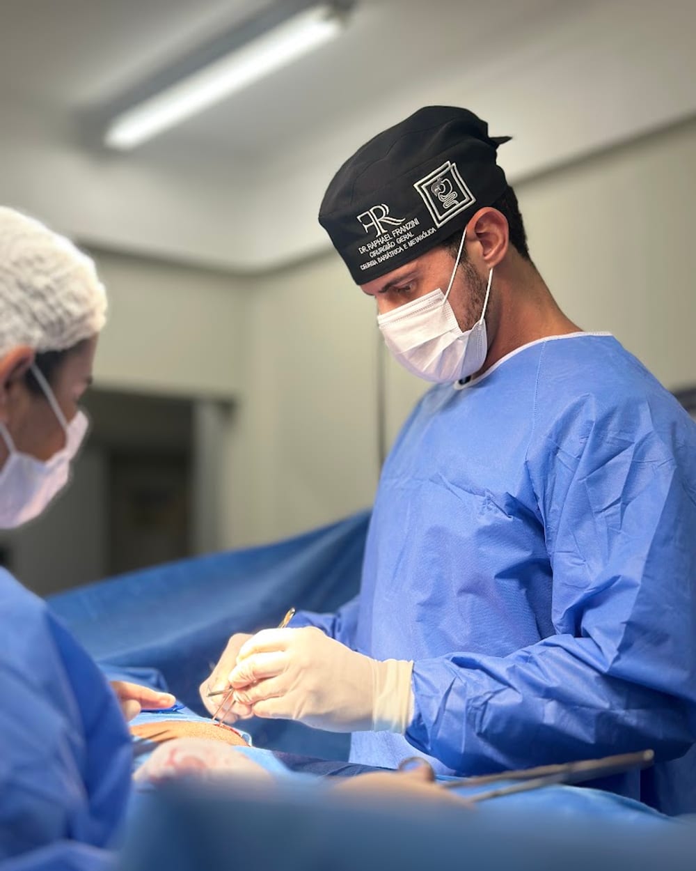 Dr. Raphael Franzini — centro cirúrgico