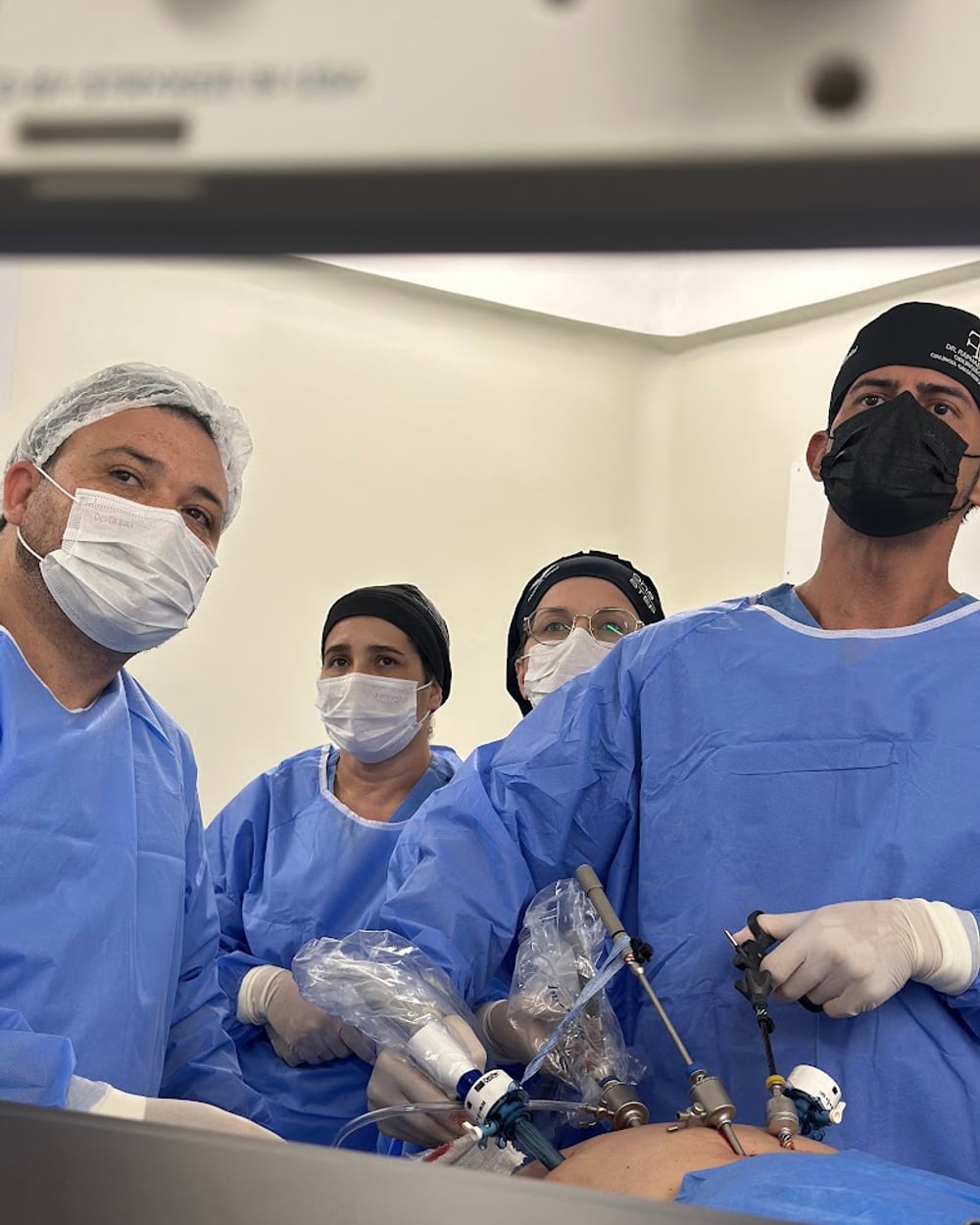 Dr. Raphael Franzini com a equipe cirúrgica